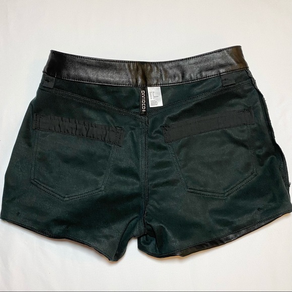 NWT Divided by H&M Faux Leather Cuffed Shorts Size 6 Black - Picture 5 of 6